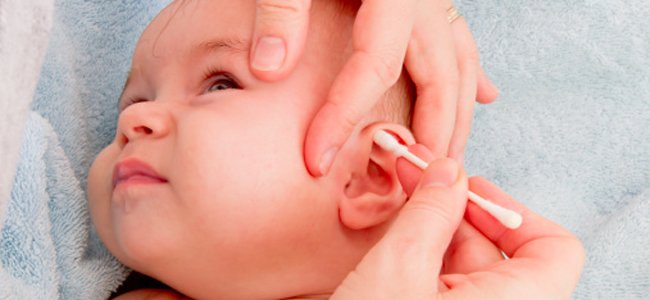como-limpar-os-ouvidos-do-seu-bebê A