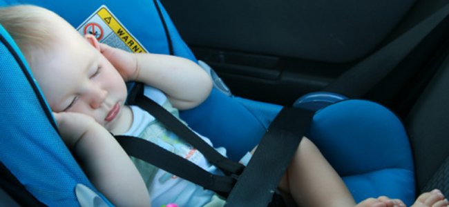 dormir-na-cadeirinha-do-carro-fatal-bebê A dormir-na-cadeirinha-do-carro-fatal-bebê A