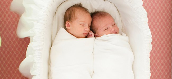 os-gêmeos-devem-dormir-no-mesmo-berço A os-gêmeos-devem-dormir-no-mesmo-berço A
