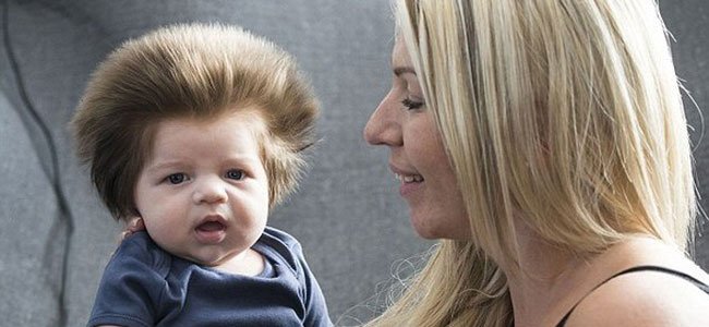 por-que-alguns-bebês-nascem-com-tanto-cabelo A por-que-alguns-bebês-nascem-com-tanto-cabelo A