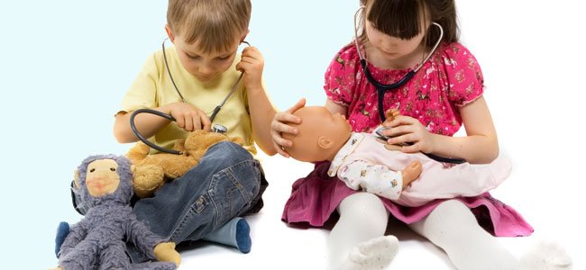 Por que as crianças devem brincar de boneca