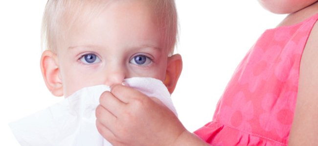 como-ensinar-a-criança-assuar-o-nariz A