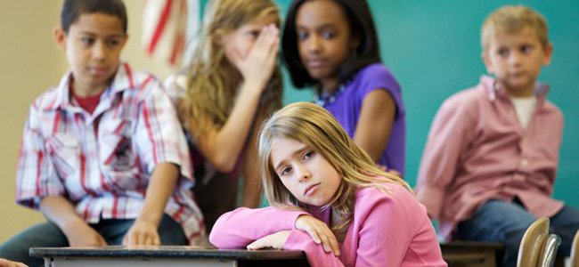 ignorar-alguém-também-é-assédio-escolar A