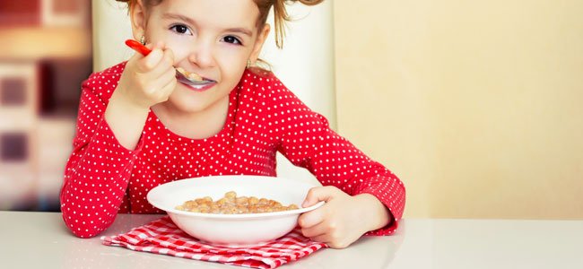 Que comportamento deve ter a criança à mesa Que comportamento deve ter a criança à mesa