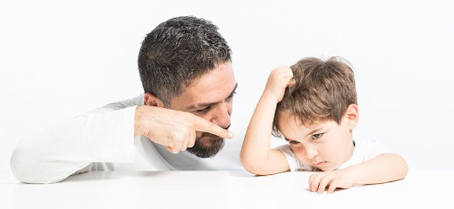 pais-muito-exigentes-consequências-crianças A pais-muito-exigentes-consequências-crianças A