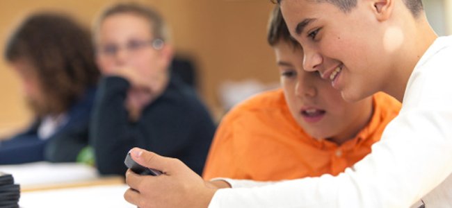 Usar o telemóvel na sala de aula: Sim ou Não?