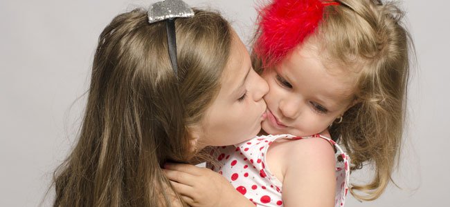 quando-a-criança-não-gosta-de-beijar-abraçar A