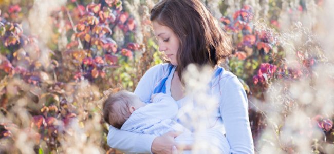 dar-de-mamar-em-público-é-natural A dar-de-mamar-em-público-é-natural A