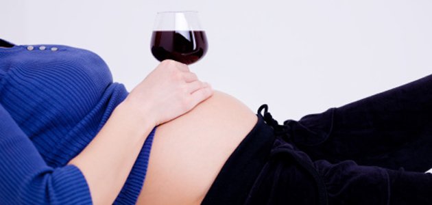 o-que-pode-acontecer-com-seu-bebê-álcool A