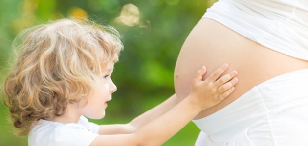 Os Primeiros Chutes Do Bebe No Ventre Da Mamae