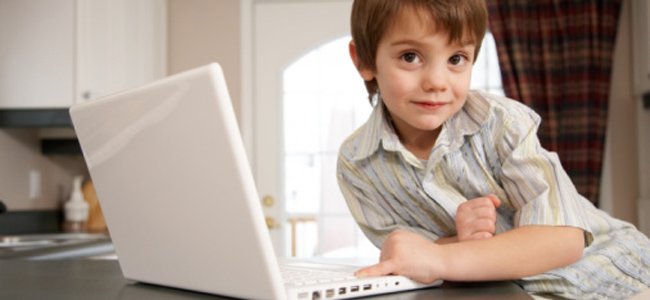 as-crianças-e-o-uso-computador-portátil A