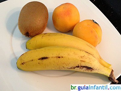 Receita de coqueiros de frutas. Merenda divertida Receita de coqueiros de frutas. Merenda divertida