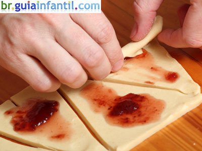 Receita de croissant recheado com geléia de morango Receita de croissant recheado com geléia de morango