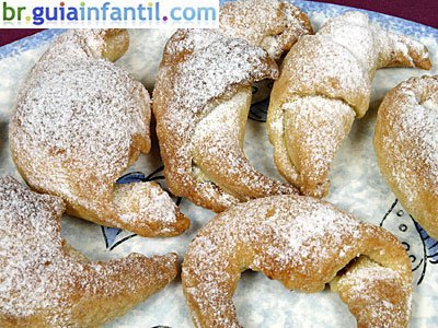 Receita de croissant recheado com geléia de morango Receita de croissant recheado com geléia de morango