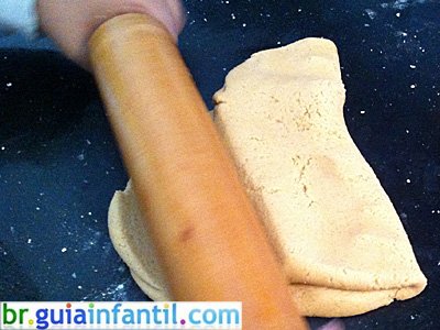 Receita caseira de biscoitos para crianças. Coelhinho da Páscoa