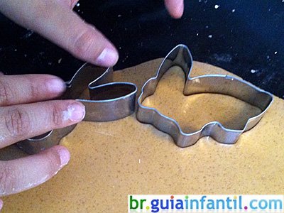 Receita caseira de biscoitos para crianças. Coelhinho da Páscoa
