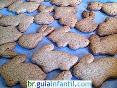 Receita caseira de biscoitos para crianças. Coelhinho da Páscoa