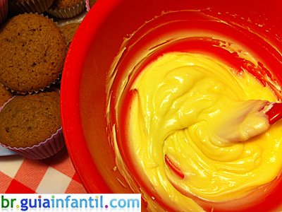 Receita de cupcakes de chocolate com creme de queijo Receita de cupcakes de chocolate com creme de queijo