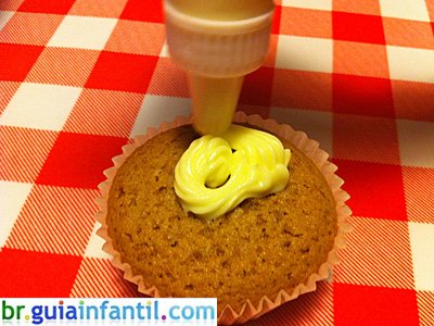 Receita de cupcakes de chocolate com creme de queijo Receita de cupcakes de chocolate com creme de queijo