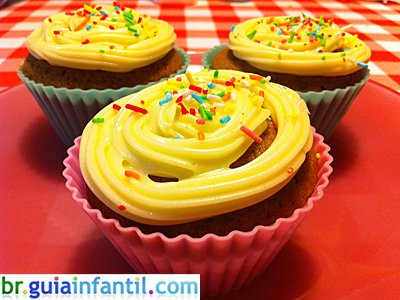 Receita de cupcakes de chocolate com creme de queijo Receita de cupcakes de chocolate com creme de queijo