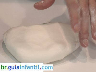 Receita de fondant ou massa de açucar para decorar bolos Receita de fondant ou massa de açucar para decorar bolos