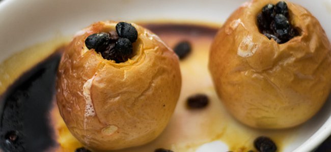 maçãs-assadas-microondas A maçãs-assadas-microondas A